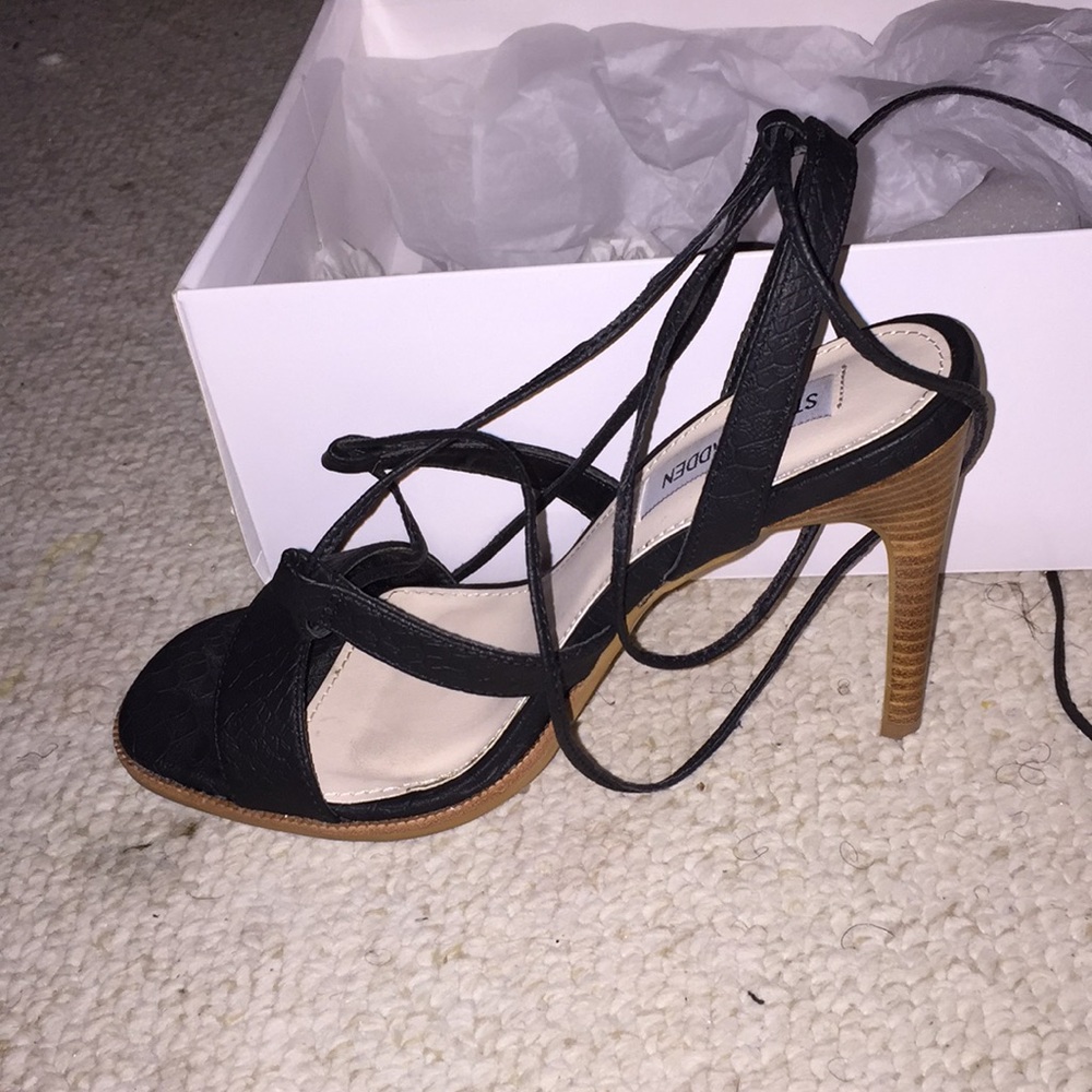 Steve Madden Snake print lace up heels - Picture 2 of 2